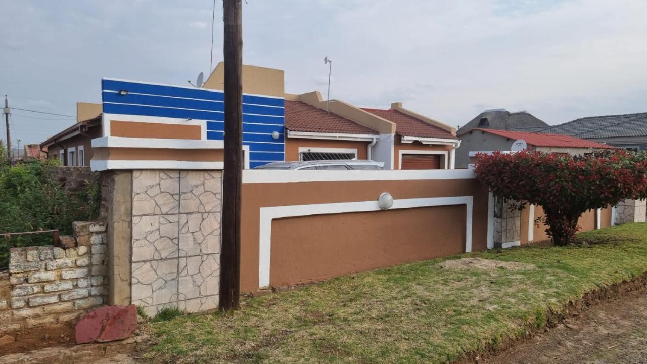 Epic Den Lodge Phuthaditjhaba Exterior foto